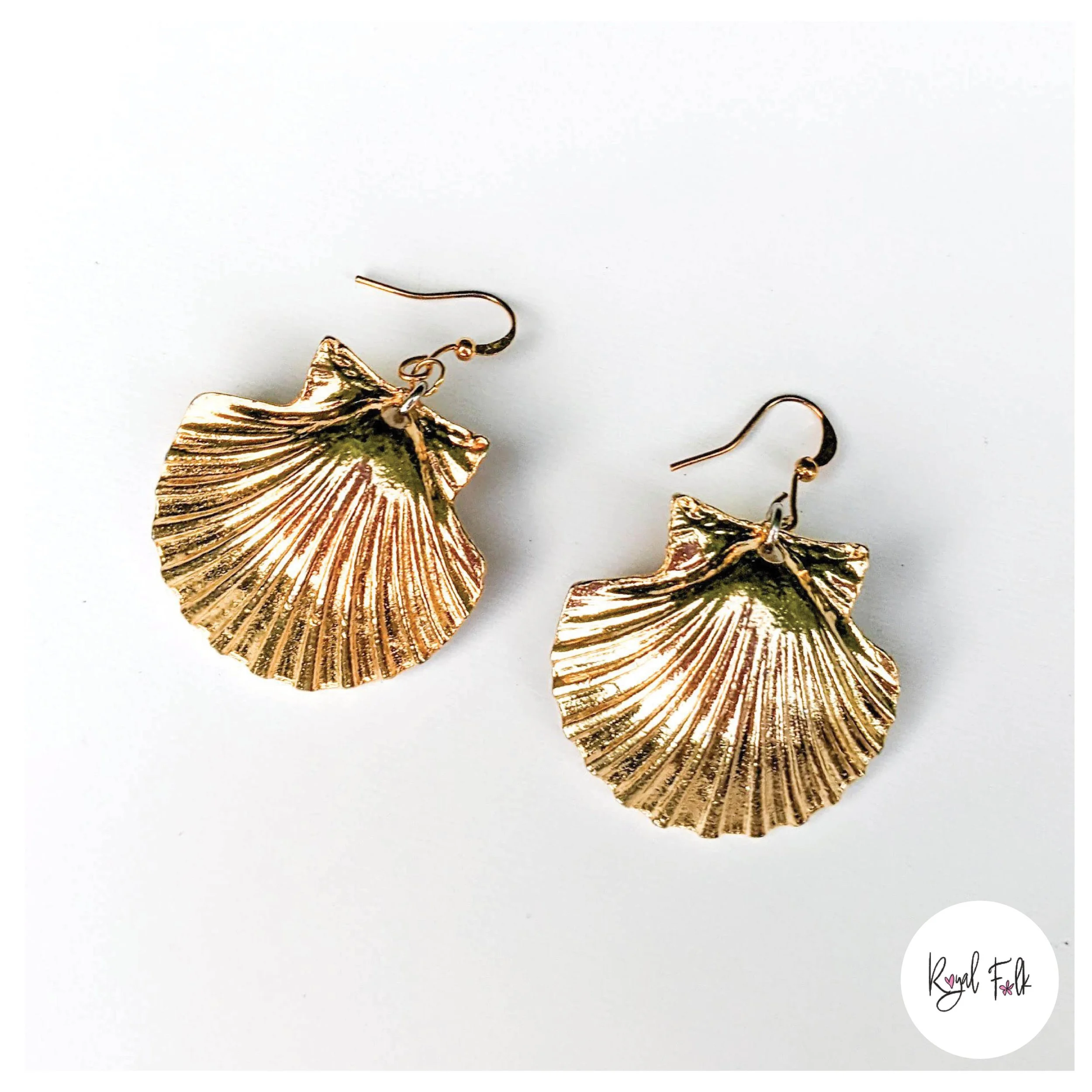 SHE SHELLS Vintage Shell Earrings Gold Ivory White Royal Folk